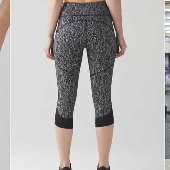 Lululemon Black/ White Fit Physique Crop (19") leggings size 4 - Picture 6 of 15
